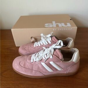NEW IN BOX ShuShop Renee Sneakers Size 8